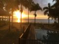 ABSOLUTE BEACHFRONT BLISS @ NEWELL BEACH - Newell Beach - Australia Hotels