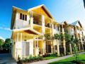 Bay Village Tropical Retreat & Apartments - Cairns - Australia Hotels