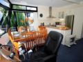 Boats and Bedzzz Houseboat Stays - Renmark - Australia Hotels