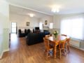 Country Gate Cottage & Studio- Springbank - Daylesford and Macedon Ranges - Australia Hotels