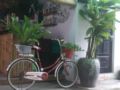 Nice view, many kind of plants, Coffee ship. - Phnom Penh - Cambodia Hotels
