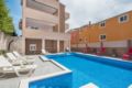 Apartment in Villa Santos with Swimming Pool II - Podstrana ポドストラーナ - Croatia クロアチアのホテル