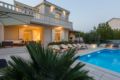 Luxury Villa Night and Day with Pool - Kastela カステラ - Croatia クロアチアのホテル