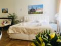 Large room with two shared bathrooms - Prague - Czech Republic Hotels
