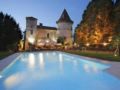 Chateau Chapeau Cornu - Vignieu ヴィニュー - France フランスのホテル