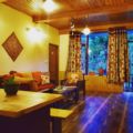 Moksha Cottage- Apple orchard | snowpeak mountains - Manali マナリ - India インドのホテル