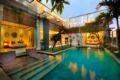 Exclusive Villas Complex, 7 BR, Seminyak w/ staff - Bali バリ島 - Indonesia インドネシアのホテル