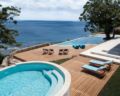 MODERN, LUXURY 5 BEDROOM, BEACH FRONT 2 POOLS - Bali バリ島 - Indonesia インドネシアのホテル