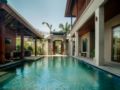 Seminyak 7 Bedrooms, 10 Beds, Great Value - Bali バリ島 - Indonesia インドネシアのホテル