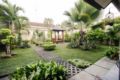 Spacious Tropical Garden House by NGINAP - Yogyakarta ジョグジャカルタ - Indonesia インドネシアのホテル