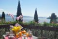 Villa Noemi, vista lago strepitosa e idromassaggio - Salo - Italy Hotels