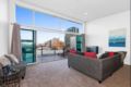 Large 2BR Penthouse with 2 Decks and Water Views - Auckland オークランド - New Zealand ニュージーランドのホテル