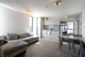 Spacious Modern 2 Bedroom Apartment - Auckland - New Zealand Hotels