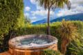 Sunny Lakeview Villa - Queenstown - New Zealand Hotels