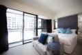 Trendy Waterfront Apartment in the Viaduct - Auckland - New Zealand Hotels