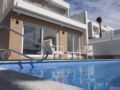New 3 bdrm villa with big pool, jacuzzi, waterfall - San Pedro del Pinatar サン ペドロ デル ピナタール - Spain スペインのホテル