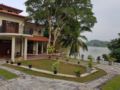 Private, Quiet Lake Side Bungalow Close to City - Bandaragama - Sri Lanka Hotels