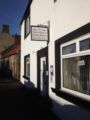 The Farmhouse Guesthouse - Belford - United Kingdom Hotels